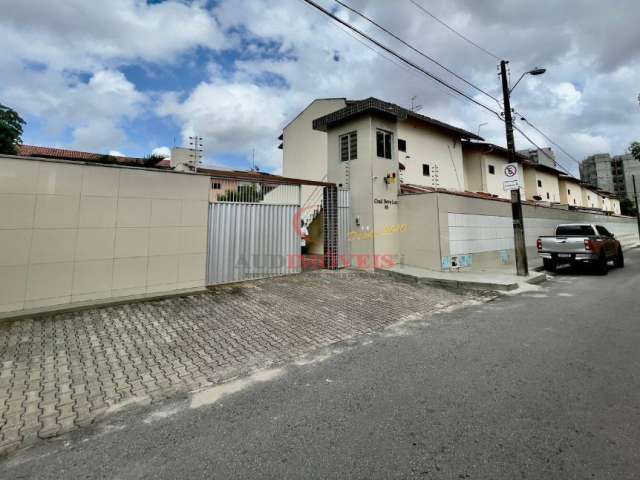 Casa duplex em condomínio fechado na Maraponga.