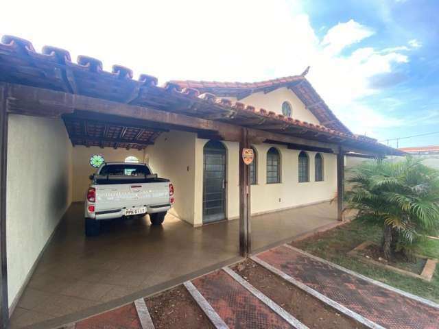 Casa para Venda em Belo Horizonte, HELIOPOLIS, 3 dormitórios, 1 suíte, 1 banheiro, 2 vagas