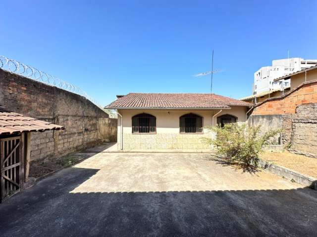 Casa Colonial com Grande Potencial no Bairro Copacabana