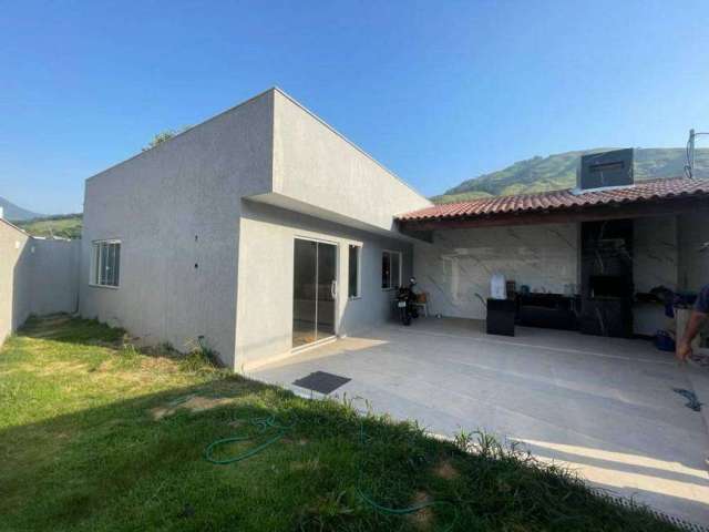 Casa em condomínio fechado na estrada dos caboclos. casa nova com quintal para instalação de piscina