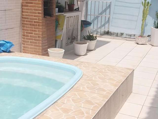 Casa de 2 quartos sendo um suíte e hidromassagem - área gourmet com piscina