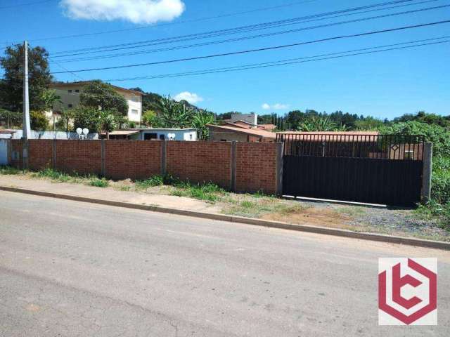 Rancho com 3 dormitórios à venda por R$ 819.900,00 - Bairro das Posses - Serra Negra/SP