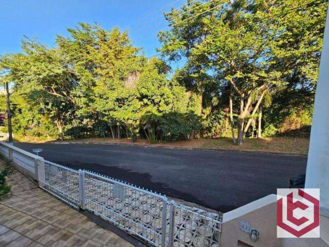 Casa com 4 dormitórios à venda, 200 m² por R$ 764.999,00 - Estância Suiça - Serra Negra/SP