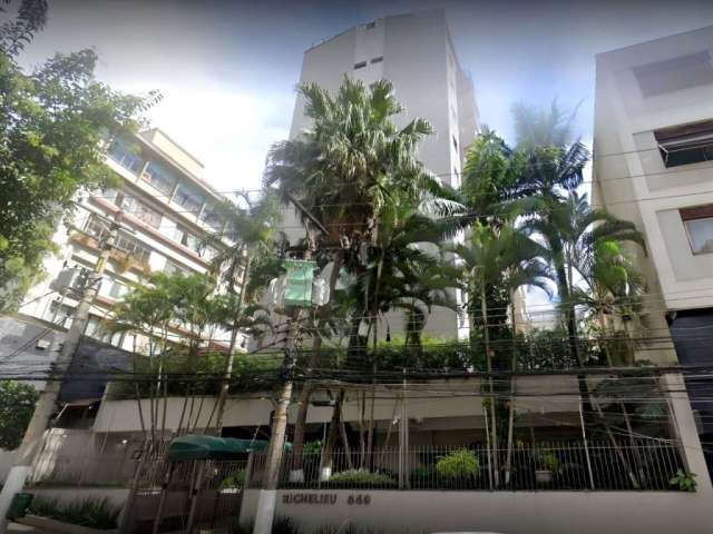 Apartamento proximo a Av. Henrique Schaumann, a famosa Praça Benedito Calixto e Av. Rebouças