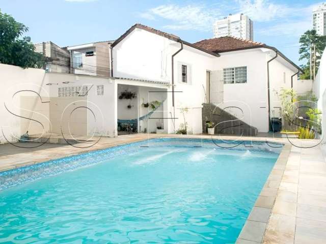 Casa na Rua Sto Egídio em Santana disponível para venda com 212m², 3 dorms, piscina e churrasqueira