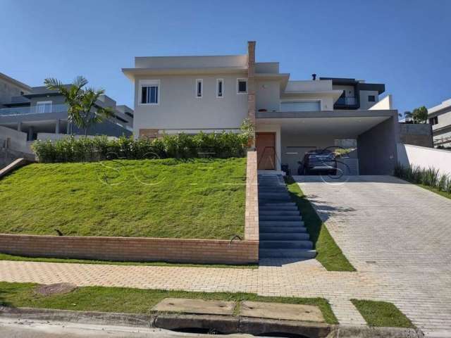 Casa alto padrão disponível para venda em Bragança Paulista, com 3 suítes, 2 vagas e Piscina