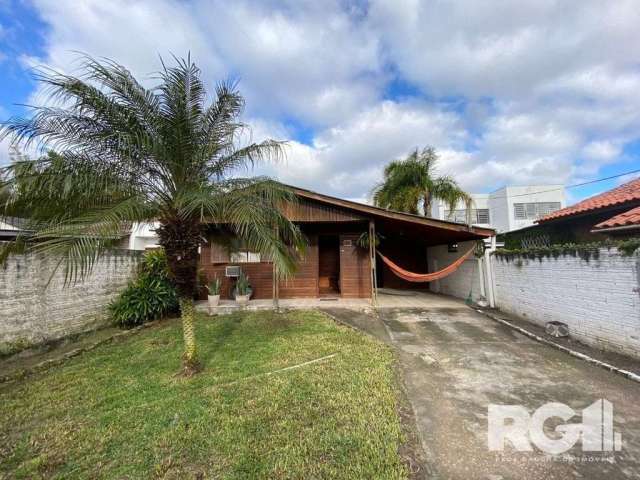 Casa para Compra em Zona Sul de POA/RS | Imóvel constituído de casa com 2 dormitórios, sala, cozinha, banheiro e garagem em terreno medindo aproximadamente 10,80m x 32,50m.&lt;BR&gt;Venha Conhecer