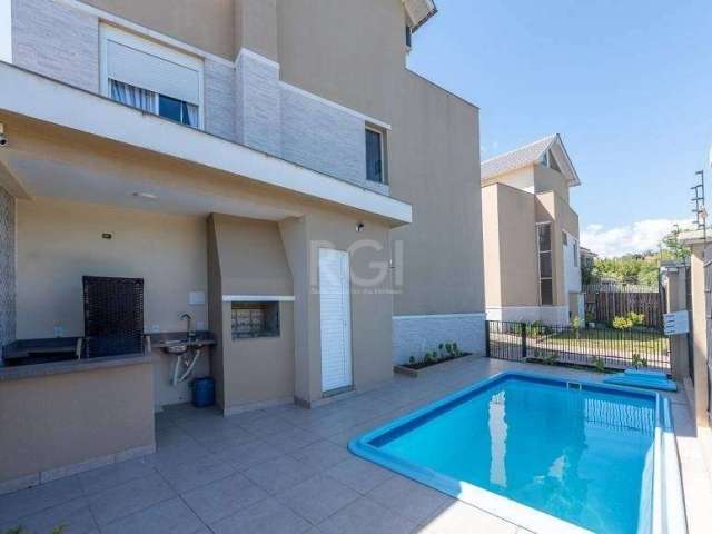 Casa em Condomínio com 3 dormitórios (1suíte), 120m² living para 2 ambientes, com lareira, churrasqueira, sacada , lavabo, área serviço, garagem coberta com churrasqueira. sótão com sacada e banheiro,