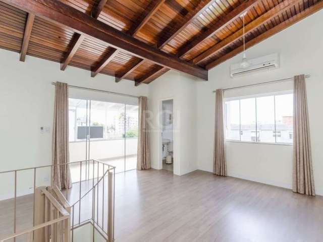 Ótima cobertura semi mobiliada no bairro Santo Antônio!  O pavimento inferior dispõe de living, cozinha planejada com piso porcelanato e equipada com fogão embutido e exaustor,  2 dormitórios com móve