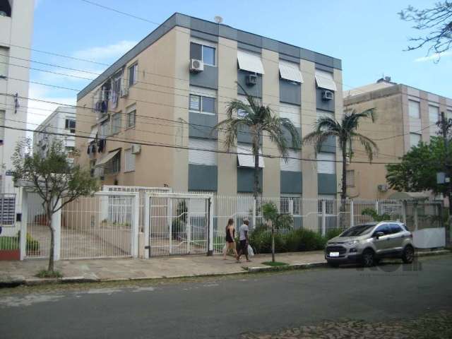 Apartamento à venda, último andar, 2 quartos, np bairro São Sebastião.&lt;BR&gt;Imóvel reformado com 2 quartos, living, banheiro social, cozinha e área de serviço separadas, semi mobiliado. Prédio peq