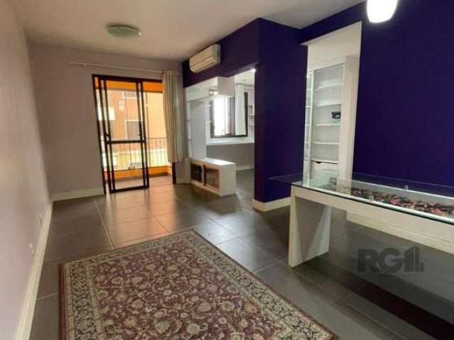 Excelente apartamento semi mobiliado com 3 dormitórios, transformado em 2,  living 2 ambientes, sacada com churrasqueira, cozinha americana, área de serviço ampla, 1 vaga de garagem coberta e escritur