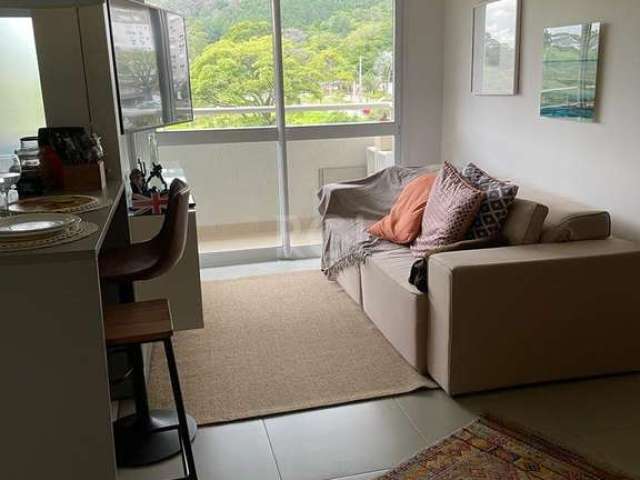 Apartamento no bairro Jardim Carvalho em Porto Alegre com 2 dormitórios 1 suíte, living com dois ambientes, cozinha,área de serviço, sacada com linda vista, churrasqueira, piso porcelanato, semi mobil