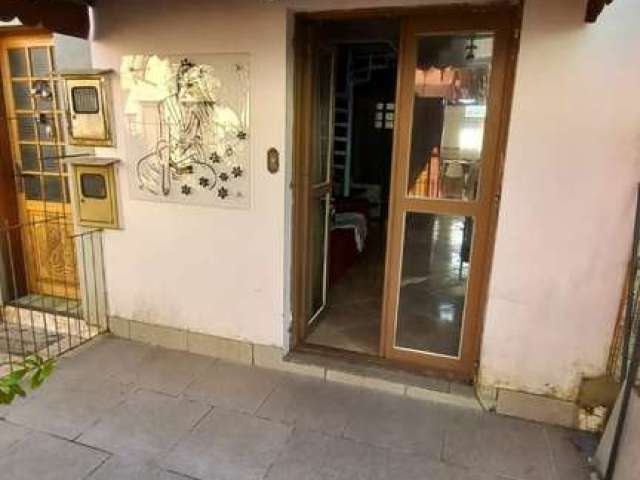 Vende Belo Sobrado com 02 dormitórios, 01 suíte, vaga de garagem e condomínio com infraestrutura!