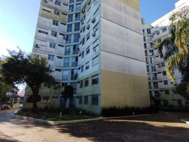 Apartamento de 02 dormitórios, living para 02 ambientes, living e área intima em laminado e sala em parque bem conservado, cozinha separada da área de serviço, imóvel arejado e ensolarado com sol da m