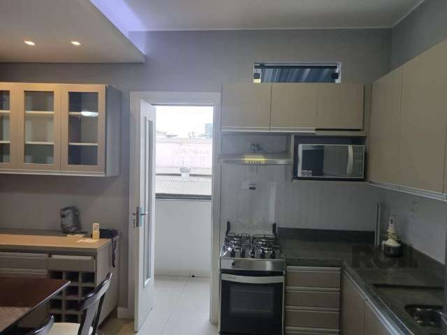 Excelente apartamento de dois dormitórios, duas sacadas ,&lt;BR&gt; sendo uma aberta na frente do imóvel e outra fechada na área de serviço.&lt;BR&gt;Ótima posição solar, Leste/sul, com iluminação nat