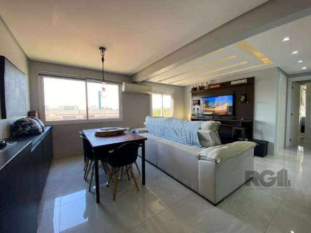 Ótimo apartamento semi mobiliado, com 65m². Originalmente de 3 dormitórios, o 3° quarto foi aberto e integrado à sala, assim deixando um living muito amplo. Banheiro social, cozinha planejada e quarto