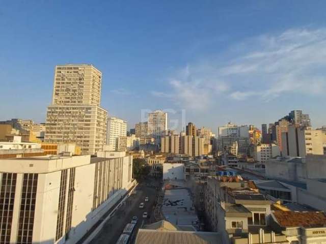 Conjunto/Sala Comercial para venda, Centro Histórico - Porto Alegre/RS&lt;BR&gt;O conjunto possui área útil de 124,96m², localizado no 9°andar, de frente, posição solar leste  e piso laminado. A sala 