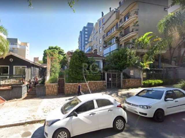 Terreno na melhor localização do Bairro Petrópolis  na Avenida Palmeira 248&lt;BR&gt;  Medindo: 13,20  X  39,60  Área Total 522,72 metros.&lt;BR&gt; Possui duas casa antigas em alvenaria ano de constr