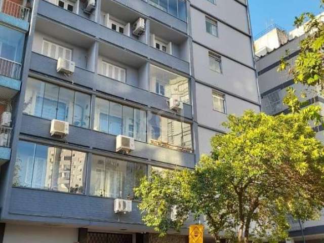 Apartamento , 2 dormitórios, living, banho social, cozinha.&lt;BR&gt;Janelas dão para a João Manoel.&lt;BR&gt;Edifício tradicional, portaria 24 horas,  e zeladoria. &lt;BR&gt;Garagem em frente para lo