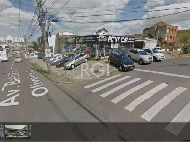 Terreno de esquina na Baltazar de Oliveira Garcia com a  Eng. Frederico Dahe, bairro São Sebastião, 398,29 m².