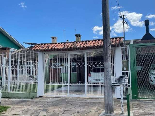 Casa no condomínio verdes campos de frente para o campo de futebol- rua sem possibilidade de vizinhos de frente.&lt;BR&gt;3 quartos, sendo 1 suíte, Sala e cozinha conjugadas, Lareira, Churrasqueira &l