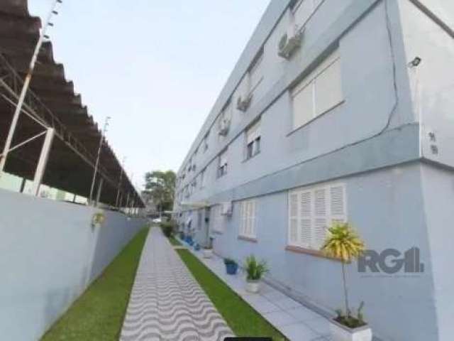 Apartamento na Coronel Massot, ensolarado e arejado.2 dormitórios , sala ,cozinha, lavabo, banheiro e área de serviço. Ficam os móveis e ar-condicionado.&lt;BR&gt;Apenas 1 lance de escada.&lt;BR&gt; c