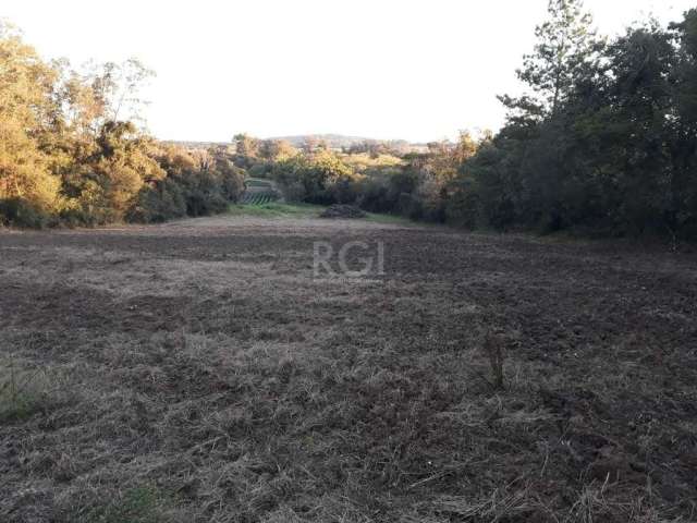 Excelente sítio à venda em Lageado, Porto Alegre. Com área total de 11269.6m², localizado na Estrada Jacques da Rosa. O terreno possui topografia em declive e frente para uma bela vista. Ótima oportun