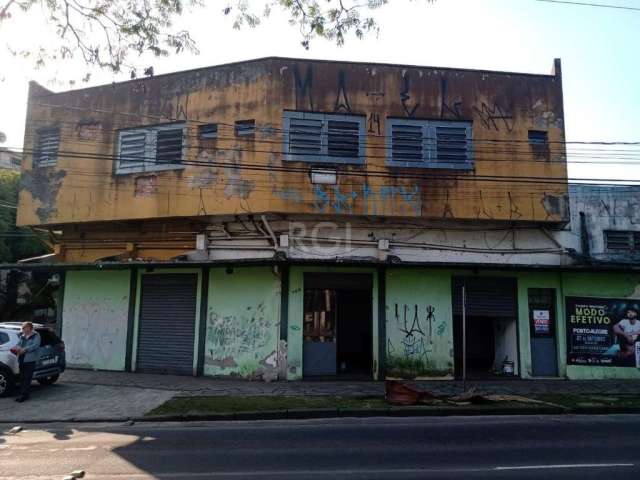 Excelente Prédio comercial na avenida Campos Velho, no bairro Cristal , zona sul de Porto Alegre.de esquina, desocupado com 3 lojas no piso térreo de 44m2 cada, todas com banheiro e 4 salas com 32m2 c