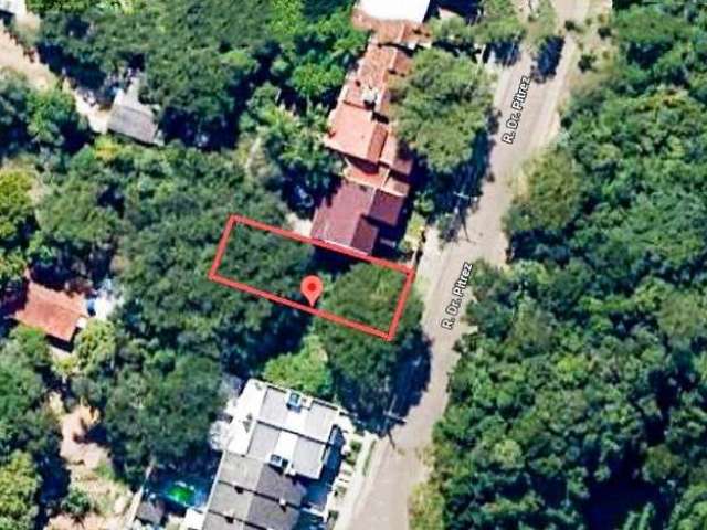 Terreno com 335,55 m² no Bairro Ipanema, Zona Sul de Porto Alegre. Pronto para construir e já com projeto, dentro do bairro planejado Imperial Park. Com excelente localização, próximo à Av. Juca Batis