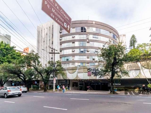 Excelente oportunidade de investimento! Loja à venda no Edificio Central Park Gallery, localizado na Rua Mostardeiro, bairro Rio Branco. Com área privativa de 26.64m² e área total de 49.93m², essa loj