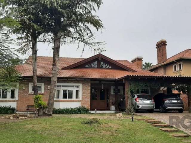 Ótima casa no Terra Ville com fundo para o lago!&lt;BR&gt;Térrea, com três suítes.&lt;BR&gt;Lavabo&lt;BR&gt;Copa cozinha grande&lt;BR&gt;Despensa &lt;BR&gt;Varanda com vista para o amplo pátio gramado