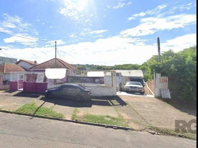 Ótimo imóvel à venda em Porto Alegre, localizado na Rua Pedro Boticario, no bairro Glória. Com área total de 396m², esta casa possui 2 dormitórios, 1 banheiro, 1 sala e 10 vagas de garagem. A infraest