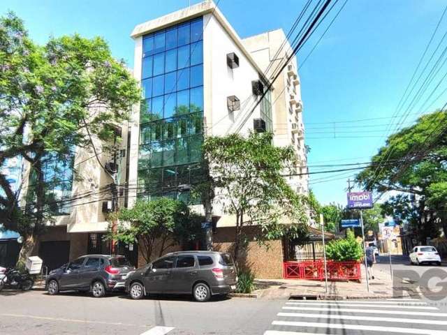 Sala comercial localizada no Centro Profissional Laci Osório, local privilegiado no bairro Cidade Baixa onde faz esquina com as ruas Joaquim Nabuco e Gen. Lima e Silva.  O ímóvel possui 30,58m2 privat