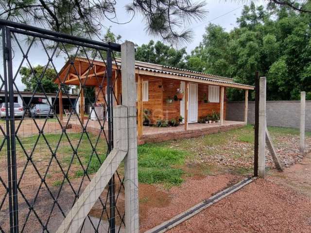 Terreno, no bairro Chapéu do Sol, Porto Alegre/RS  &lt;BR&gt;&lt;BR&gt;&lt;BR&gt;Casa com terreno medindo 20 metros de frente por 32 metros de profundidade com casa nova de 2 dormitórios , sala , cozi