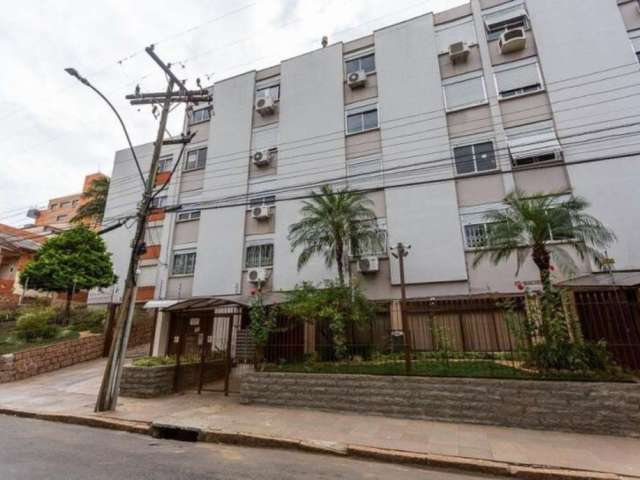 Apartamento no Bairro Petrópolis, de 2 dormitórios, living para 2 ambientes, cozinha, banheiro social com box de vidro. Condomínio com salão de festas, bicicletário, câmeras de monitoramento, vaga rot