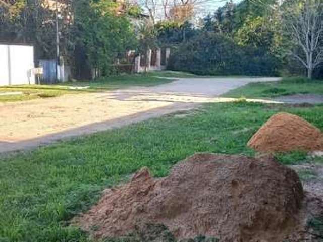 Terreno no bairro Belém Novo medindo 10x42,  escriturado com toda documentação em dia. Aceita financiamento bancário.