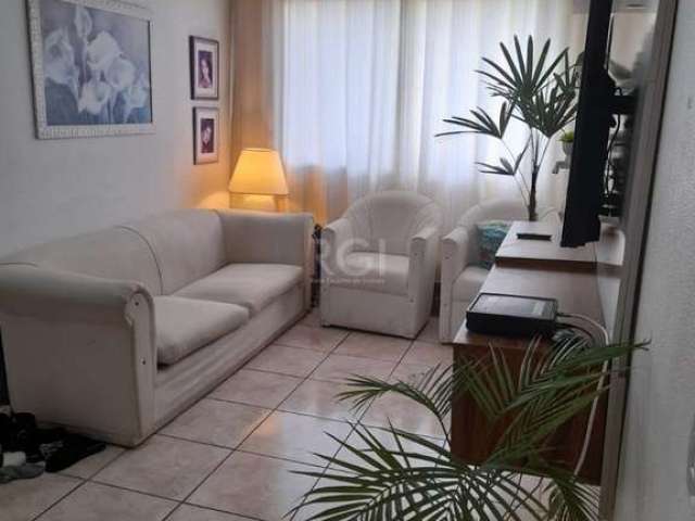 Apartamento junto a Veador Porto, de frente, com 2 dormitórios,  , living amplo com 2 ambientes, cozinha, área de serviço e banheiro social com iluminação direta. Condomínio com portaria 24 hs, elevad