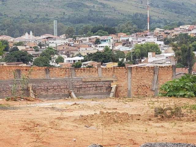 Otimo terreno localizado no bairro jardim leopoldina, super mercado , farmacia perto .&lt;BR&gt;otima localizacao . venha conferir.