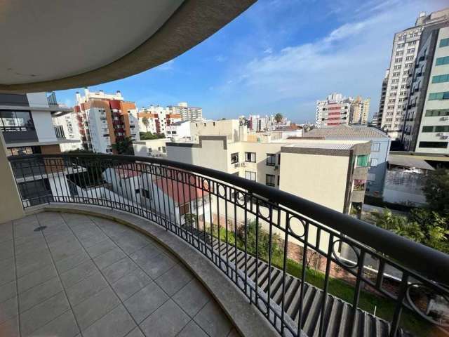 Apartamento de 2 dormitórios, sendo 1 suíte, com 102m² de área útil, no Bairro Menino Deus, possui living 2 ambientes, sacada com churrasqueira, cozinha com copa, área de serviço, banheiro auxiliar, a