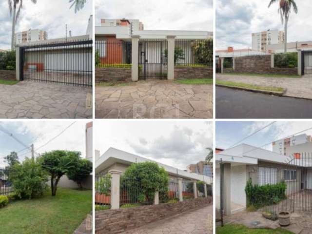 Casa no Bairro Cristo Redentor, com perfil misto (comercial/ residencial), com 3 dormitórios, suite, 4 banheiros,  piso em parquet em ótimo estado, vaga para 6 carros, estuda proposta e veiculos. Agen