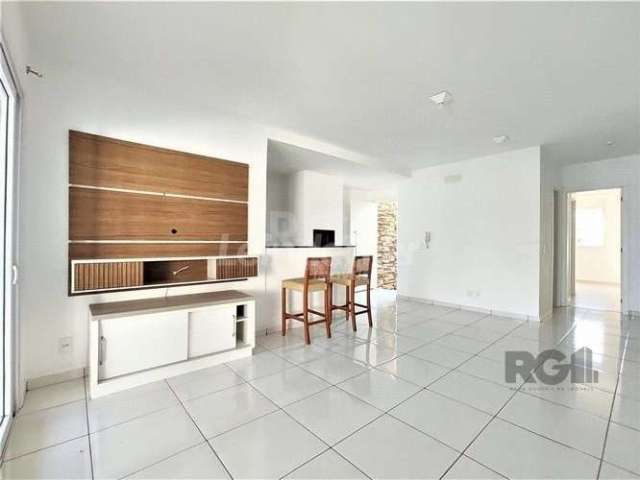 Ótima casa de 78m² com 03 dormitórios, sendo 01 suíte, banheiro social, amplo living integrado com a cozinha, pátio espaçoso e vaga de garagem para até 02 carros. Possui porcelanato nos banheiros, sal