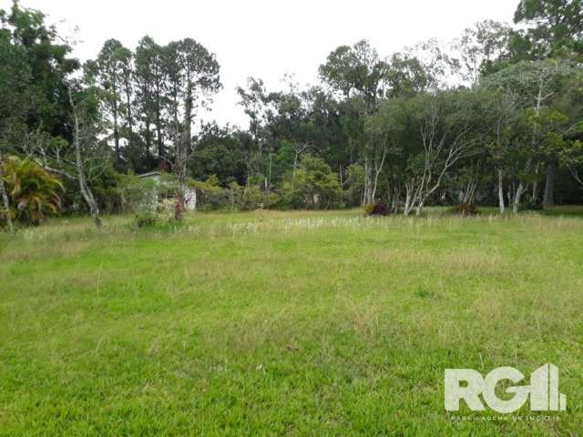 Terreno á venda em Porto Alegre/RS. Situado no bairro Lami, ótimo terreno plaino com aproximadamente 4.600m². Venha conhecer!