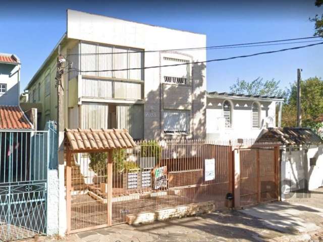 Excelente apartamento 2 dormitórios, amplo, térreo, 2 quadras da OTTO e apenas 3 minutos do Zaffari, excelente localização, prédio pequeno, seguro e calmo, excelente posição. &lt;BR&gt;&lt;BR&gt;Aceit