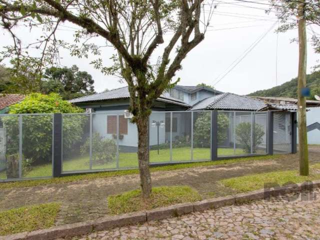 Qualidade de vida!&lt;BR&gt;Linda casa em um dos bairros que mais cresce na zona sul, com conceito de arquitetura diferenciada,  com pé direito alto&lt;BR&gt;Amplo living, cozinha com espaço suficient