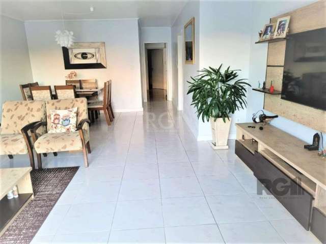 Vende-se excelente casa,  muito ampla, com 176m² de área privativa, no Bairro Jardim Itú Sabará em Porto Alegre, possui 03 dormitórios, sendo 01 suite com closet, living com 02 ambientes, cozinha com 