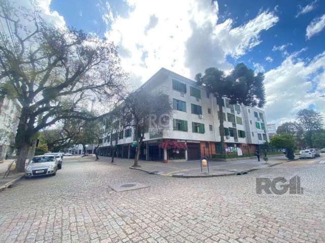 Apartamento de 126m² privativos, com reforma hidráulica e elétrica  com ambientes amplos e bem distribuídos. Segundo andar !&lt;BR&gt;&lt;BR&gt;O living pode ser  integrado a  cozinha ao lado, área de