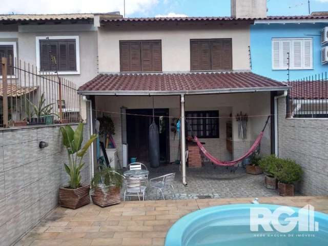 Excelente Casa  3 dorm, amplo pátio com piscina,  Rua Doutor João César Krieger, Rubem Berta.&lt;BR&gt;Casa possui  3 dormitórios, sendo 01 suíte, com 122m² privativos,  living para 2 ambientes. Cozin