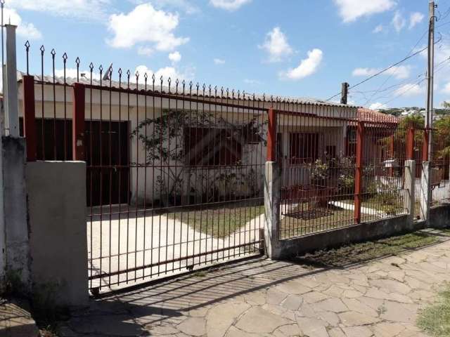 Casa térrea muito boa com 3 dormitórios sendo uma suíte, em uma excelente localização, medindo mais de 200m² de área útil, e mais um salão de festas de 100m² no fundo, 600m² de terreno todo murado. Pi