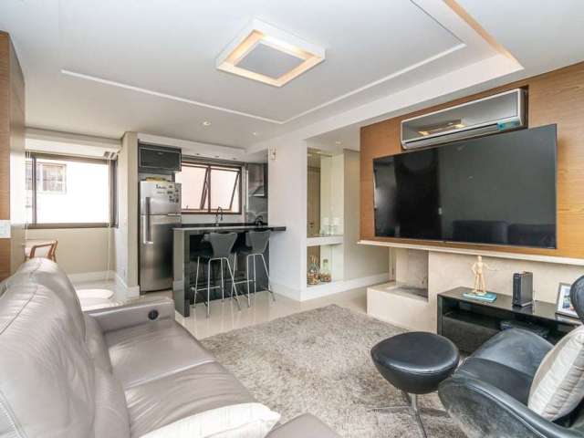 Apartamento com 2 suítes, 2 vagas individuais na primeira quadra da av Bage, bairro Petrópolis em Porto Alegre. Lareira, churrasqueira, lavabo e sacada, planta muito completa, posição solar leste/nort