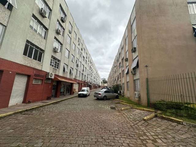 Vende-se apartamento desocupado 2 quartos amplos e vaga de garagem rotativa, living em dois ambientes, copa e cozinha, área de serviço separada, banho social.&lt;BR&gt;Condomínio com salão de festas, 